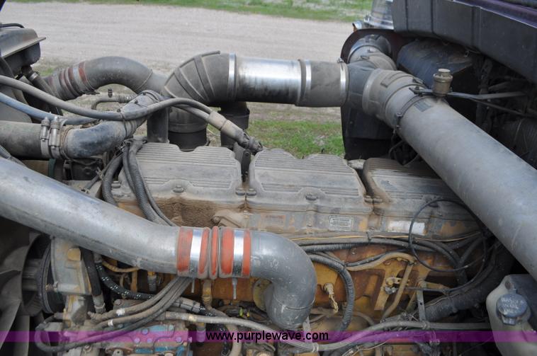 image for item G7352 2000 Kenworth W900 semi truck