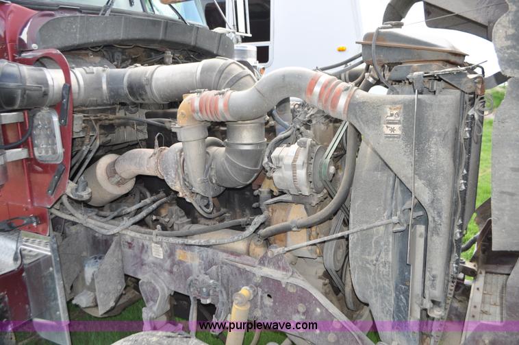 image for item G7352 2000 Kenworth W900 semi truck