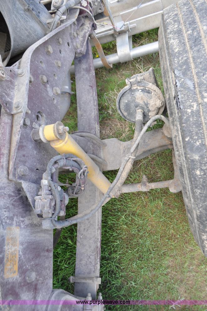 image for item G7352 2000 Kenworth W900 semi truck