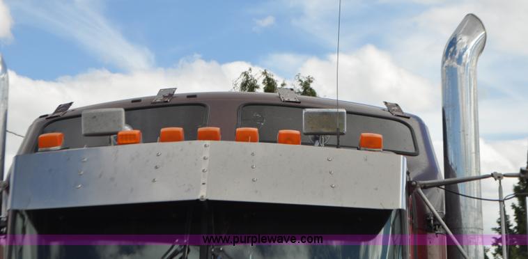 image for item G7352 2000 Kenworth W900 semi truck