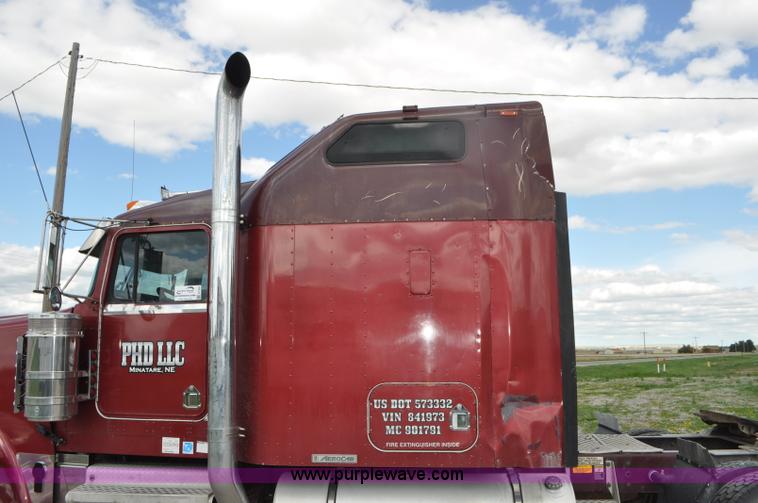 image for item G7352 2000 Kenworth W900 semi truck