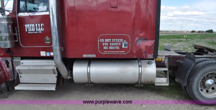 image for item G7352 2000 Kenworth W900 semi truck