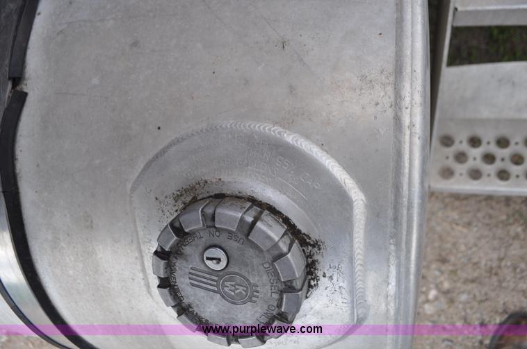 image for item G7352 2000 Kenworth W900 semi truck