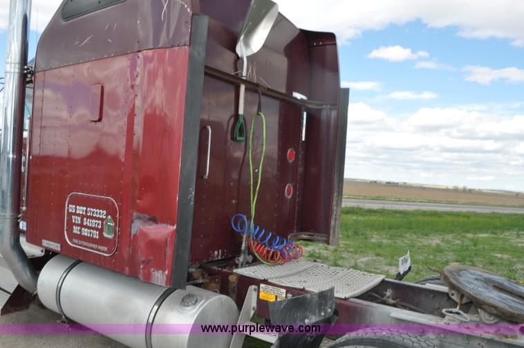 image for item G7352 2000 Kenworth W900 semi truck