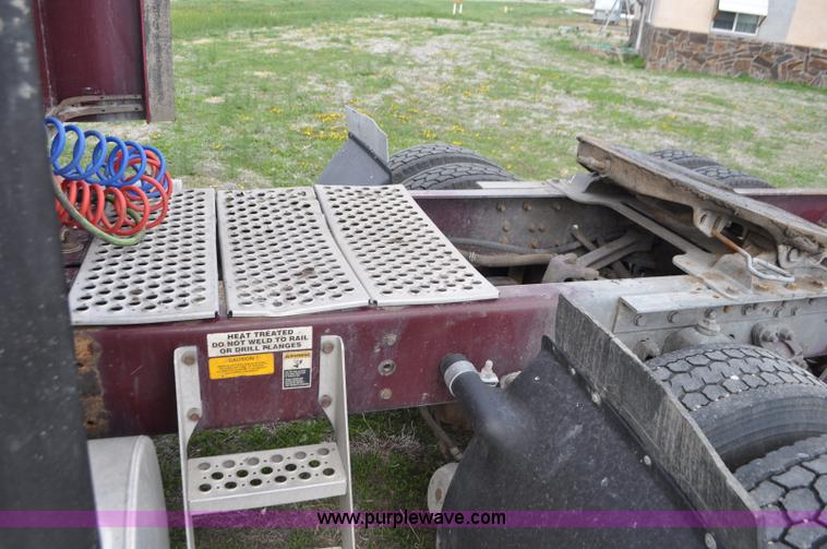 image for item G7352 2000 Kenworth W900 semi truck