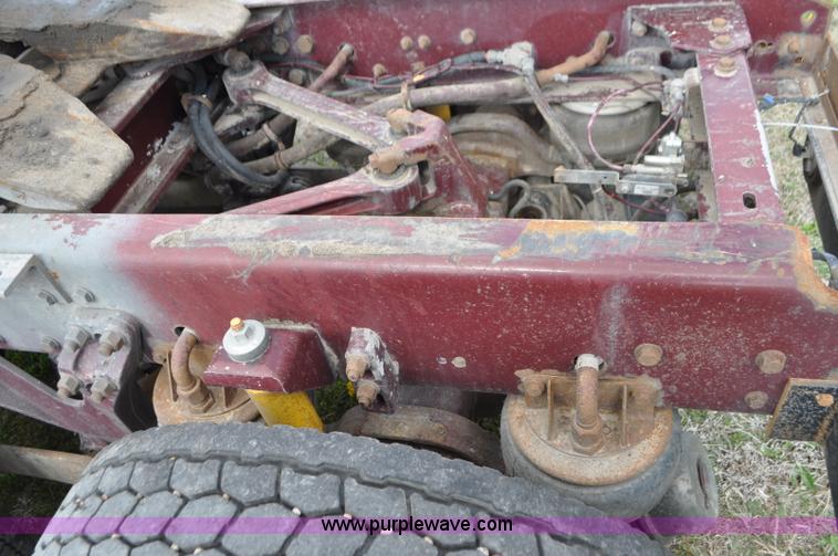 image for item G7352 2000 Kenworth W900 semi truck