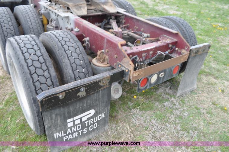 image for item G7352 2000 Kenworth W900 semi truck