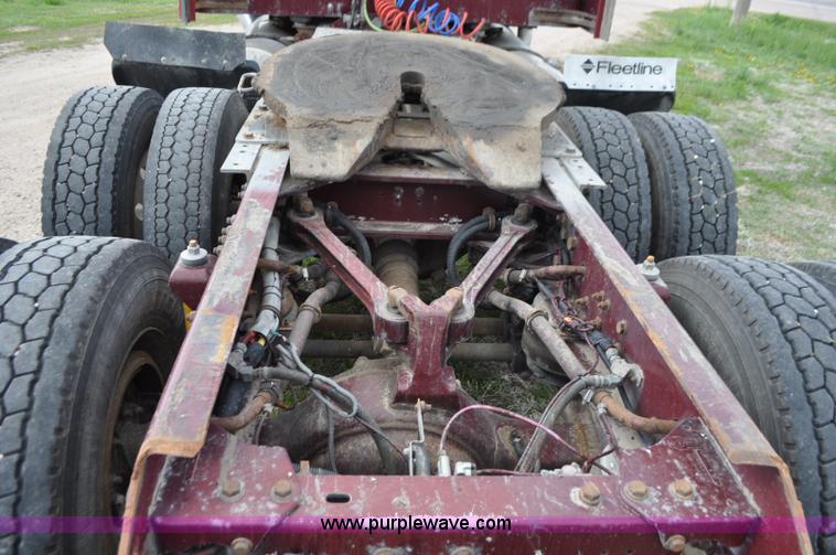 image for item G7352 2000 Kenworth W900 semi truck