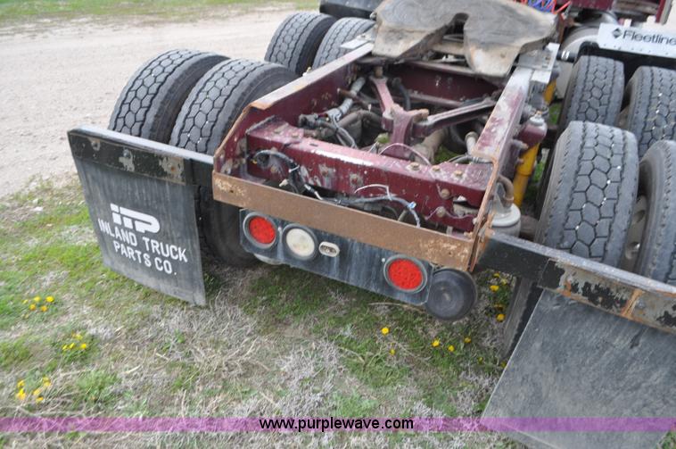 image for item G7352 2000 Kenworth W900 semi truck