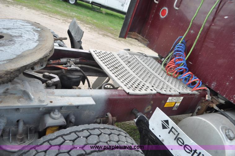 image for item G7352 2000 Kenworth W900 semi truck