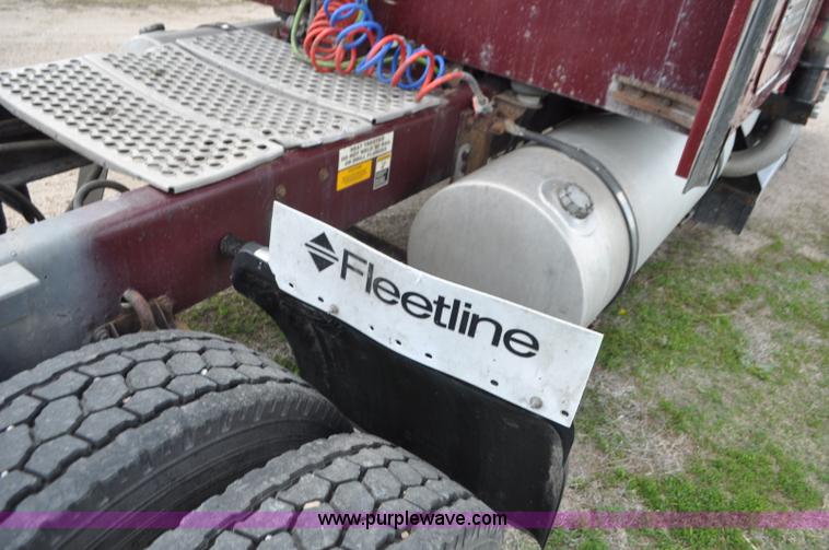 image for item G7352 2000 Kenworth W900 semi truck