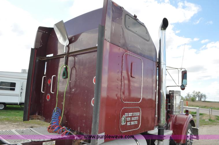 image for item G7352 2000 Kenworth W900 semi truck