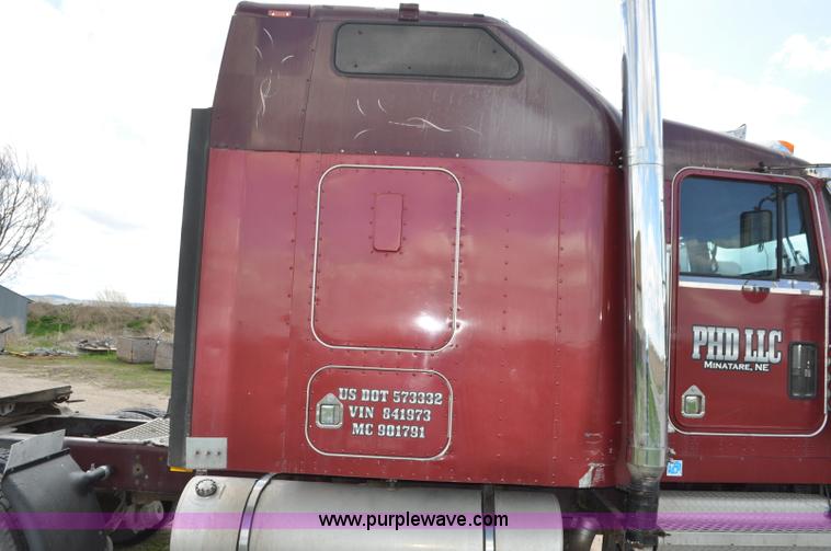 image for item G7352 2000 Kenworth W900 semi truck