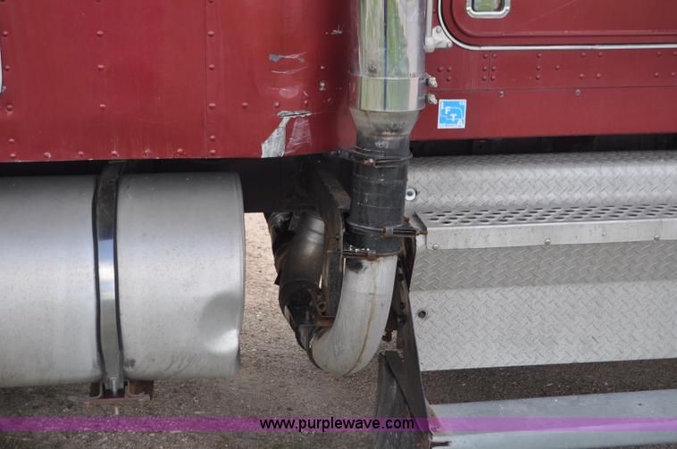 image for item G7352 2000 Kenworth W900 semi truck