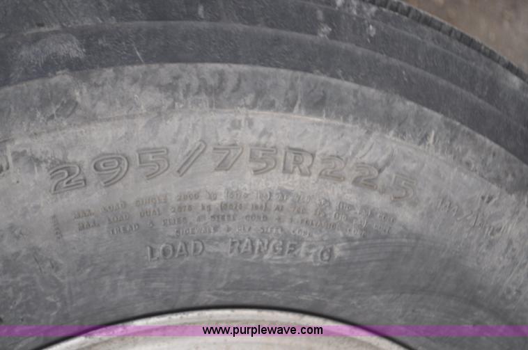 image for item G7352 2000 Kenworth W900 semi truck