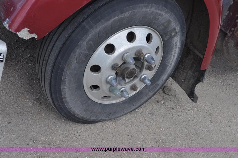 image for item G7352 2000 Kenworth W900 semi truck