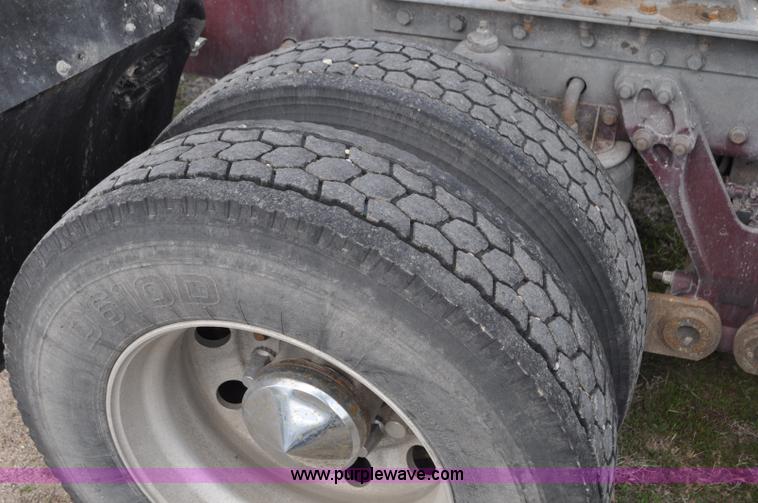 image for item G7352 2000 Kenworth W900 semi truck