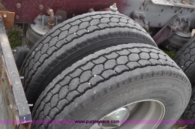 image for item G7352 2000 Kenworth W900 semi truck