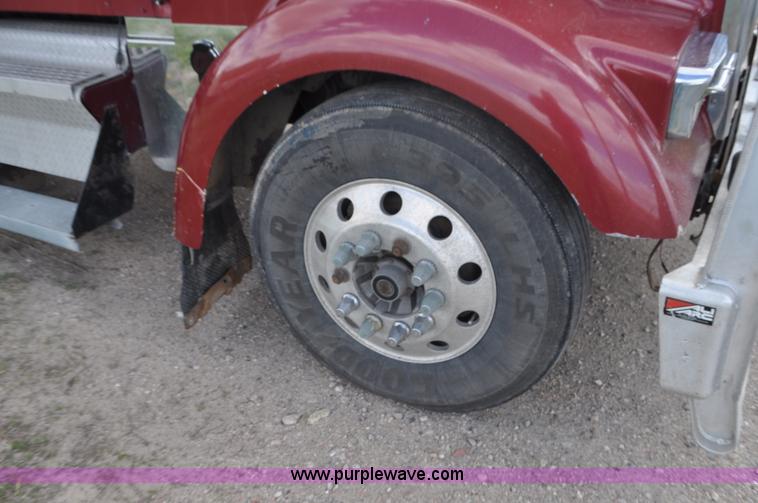 image for item G7352 2000 Kenworth W900 semi truck