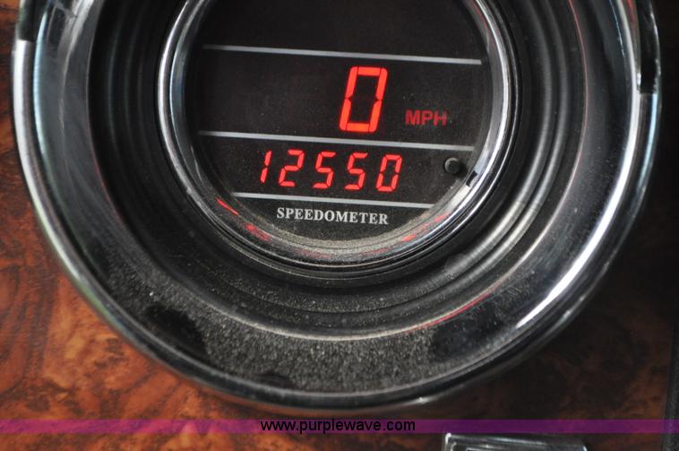 image for item G7352 2000 Kenworth W900 semi truck