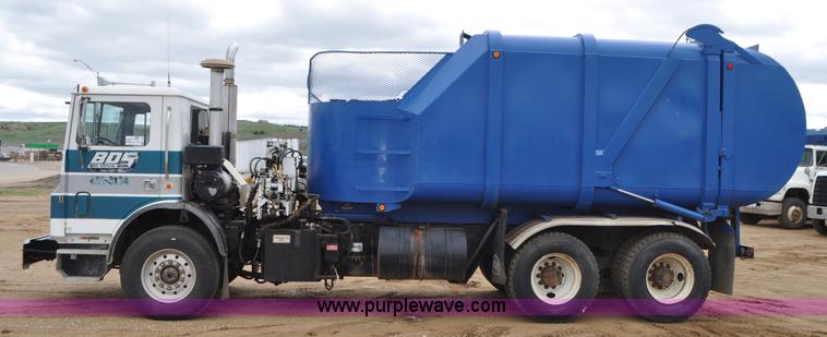 image for item G7400 1993 Mack MR688S refuse truck