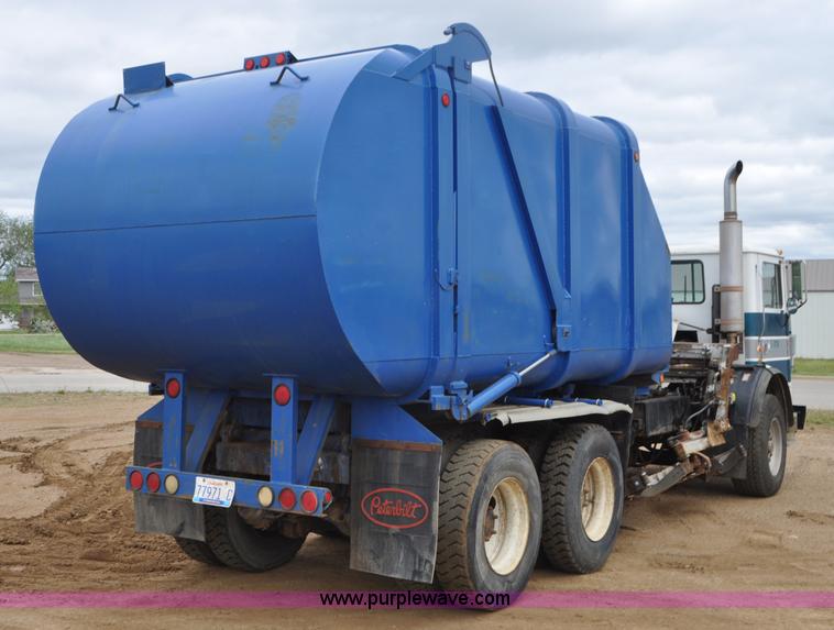 image for item G7400 1993 Mack MR688S refuse truck