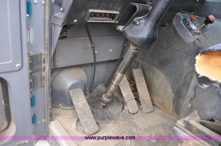 image for item G7400 1993 Mack MR688S refuse truck