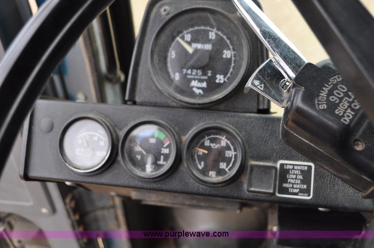 image for item G7400 1993 Mack MR688S refuse truck