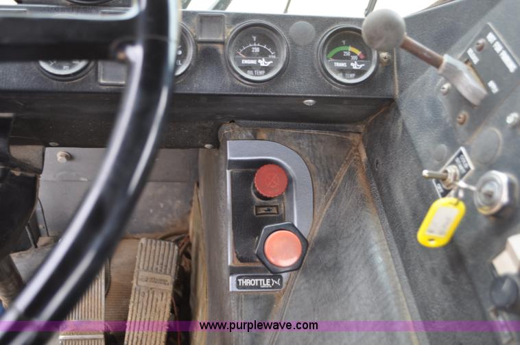 image for item G7400 1993 Mack MR688S refuse truck