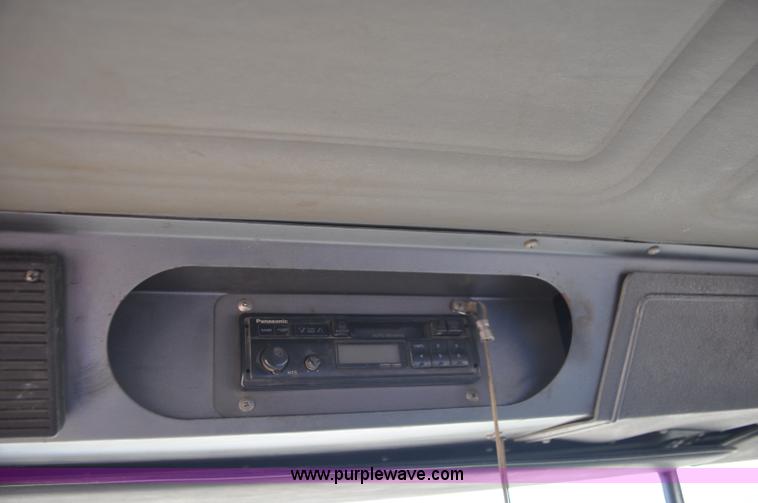 image for item G7400 1993 Mack MR688S refuse truck