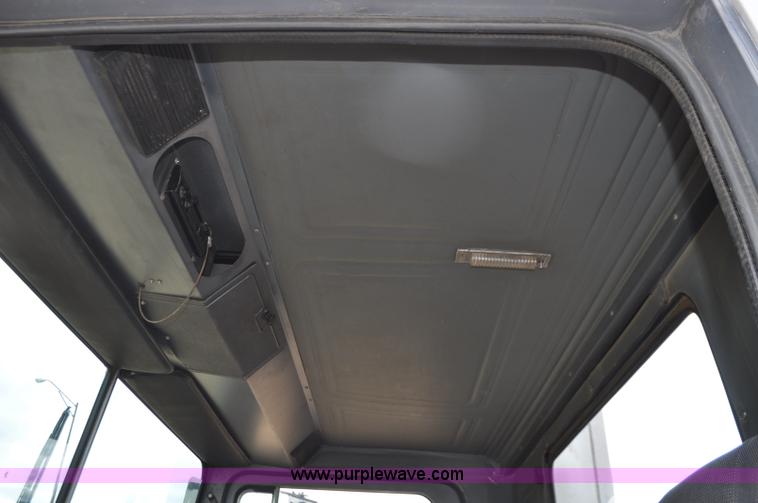 image for item G7400 1993 Mack MR688S refuse truck