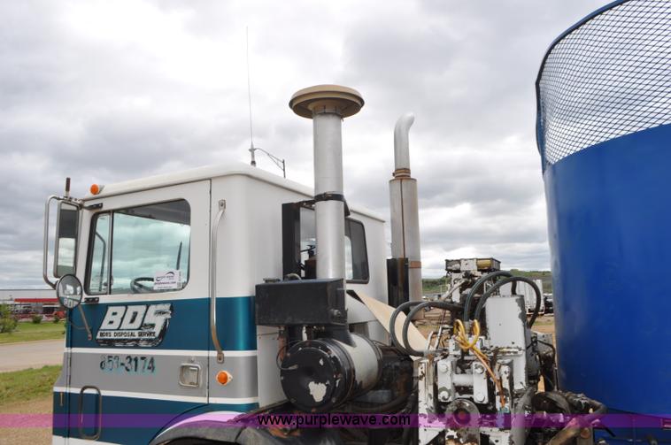 image for item G7400 1993 Mack MR688S refuse truck