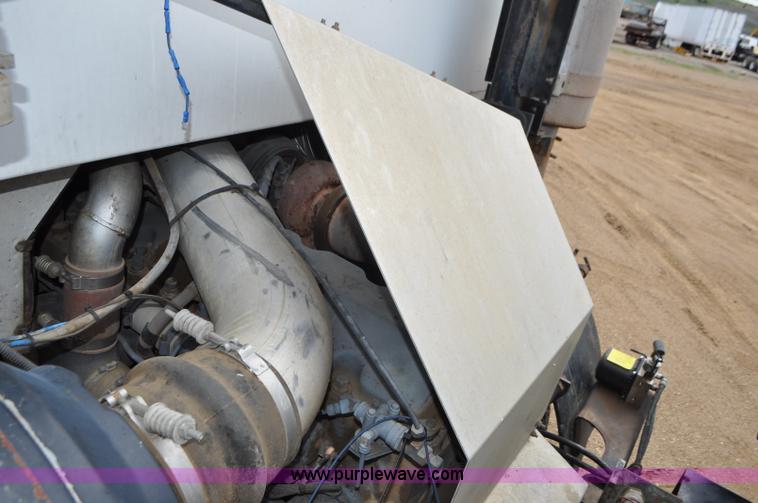 image for item G7400 1993 Mack MR688S refuse truck