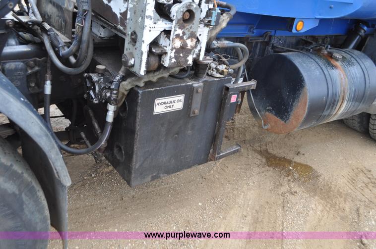 image for item G7400 1993 Mack MR688S refuse truck