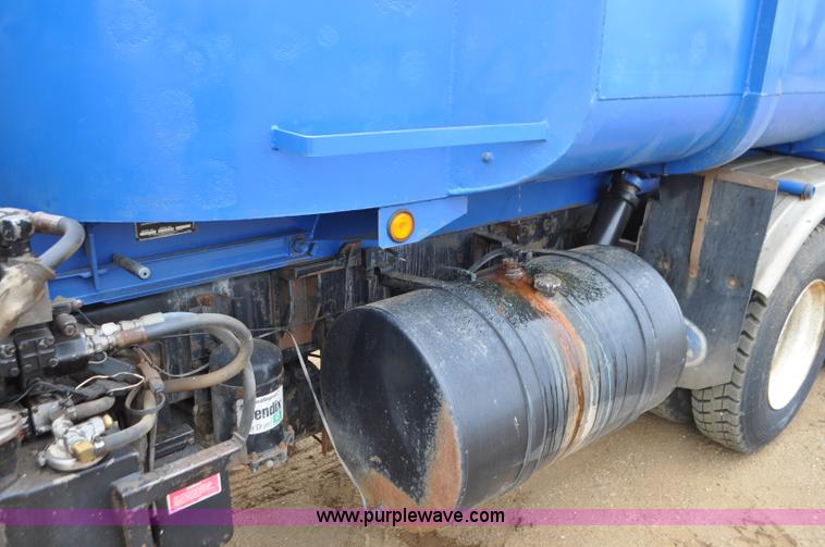 image for item G7400 1993 Mack MR688S refuse truck