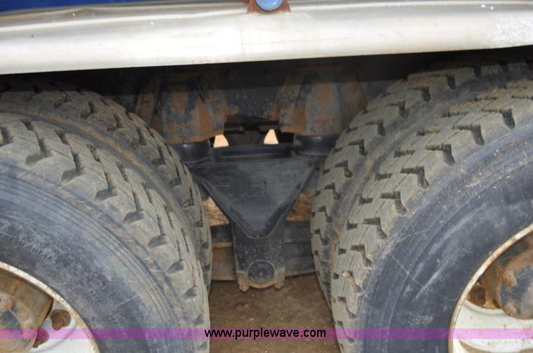 image for item G7400 1993 Mack MR688S refuse truck