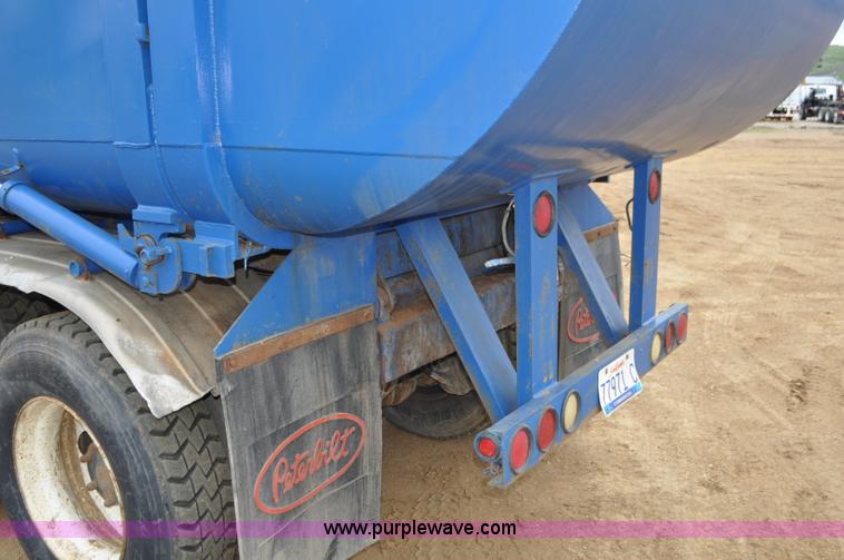 image for item G7400 1993 Mack MR688S refuse truck