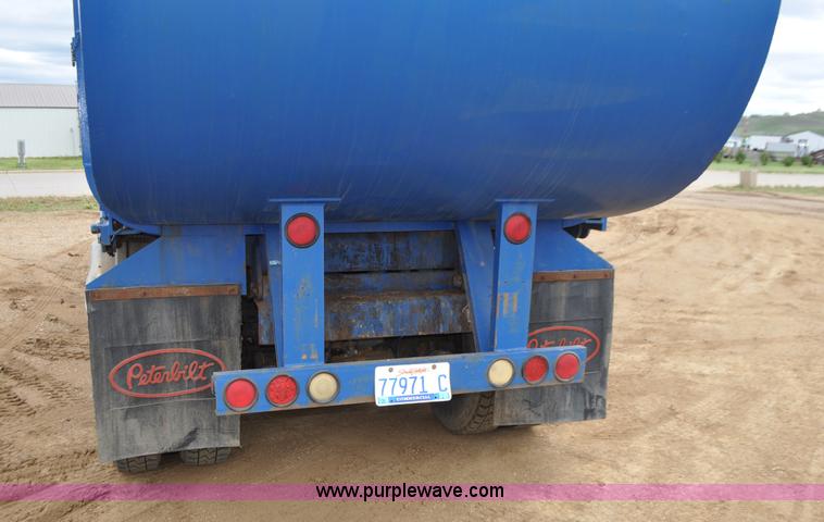 image for item G7400 1993 Mack MR688S refuse truck