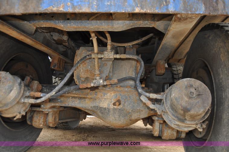 image for item G7400 1993 Mack MR688S refuse truck