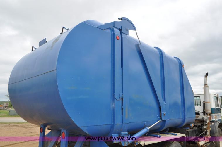 image for item G7400 1993 Mack MR688S refuse truck