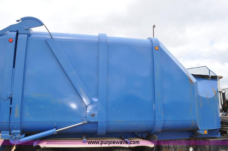 image for item G7400 1993 Mack MR688S refuse truck