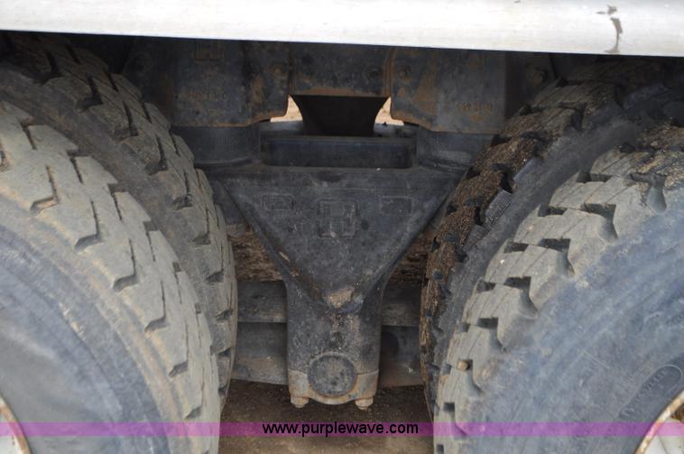 image for item G7400 1993 Mack MR688S refuse truck