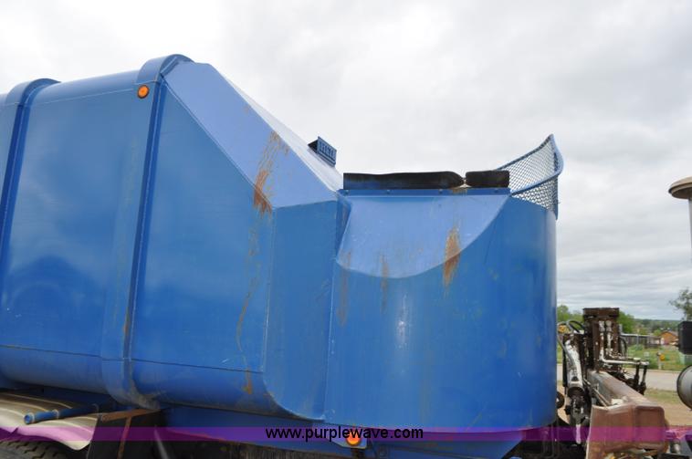 image for item G7400 1993 Mack MR688S refuse truck