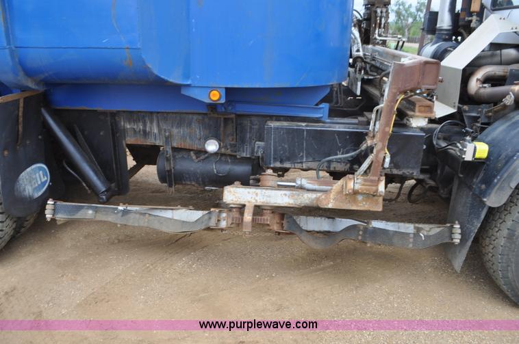 image for item G7400 1993 Mack MR688S refuse truck