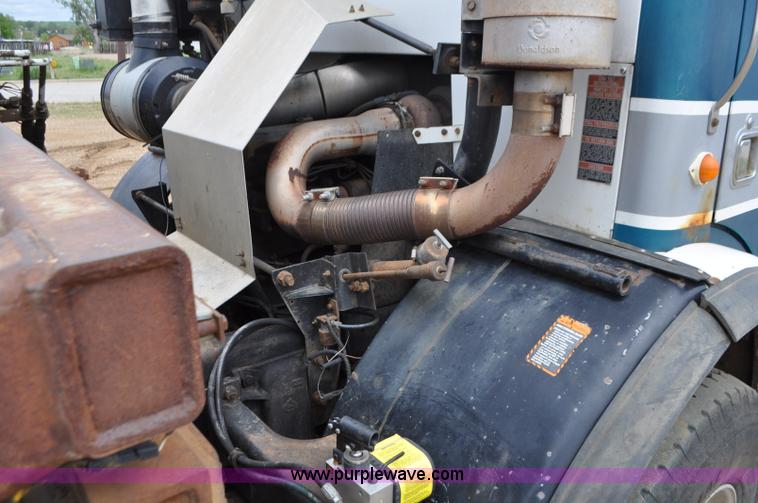 image for item G7400 1993 Mack MR688S refuse truck