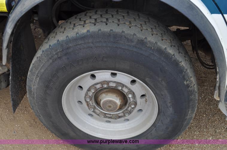 image for item G7400 1993 Mack MR688S refuse truck