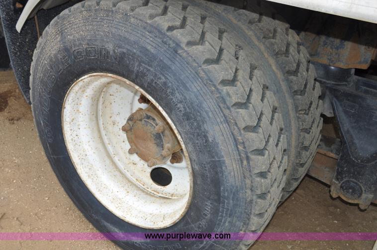 image for item G7400 1993 Mack MR688S refuse truck