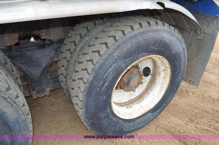 image for item G7400 1993 Mack MR688S refuse truck