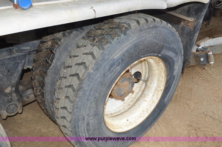 image for item G7400 1993 Mack MR688S refuse truck