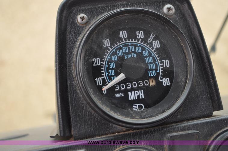 image for item G7400 1993 Mack MR688S refuse truck